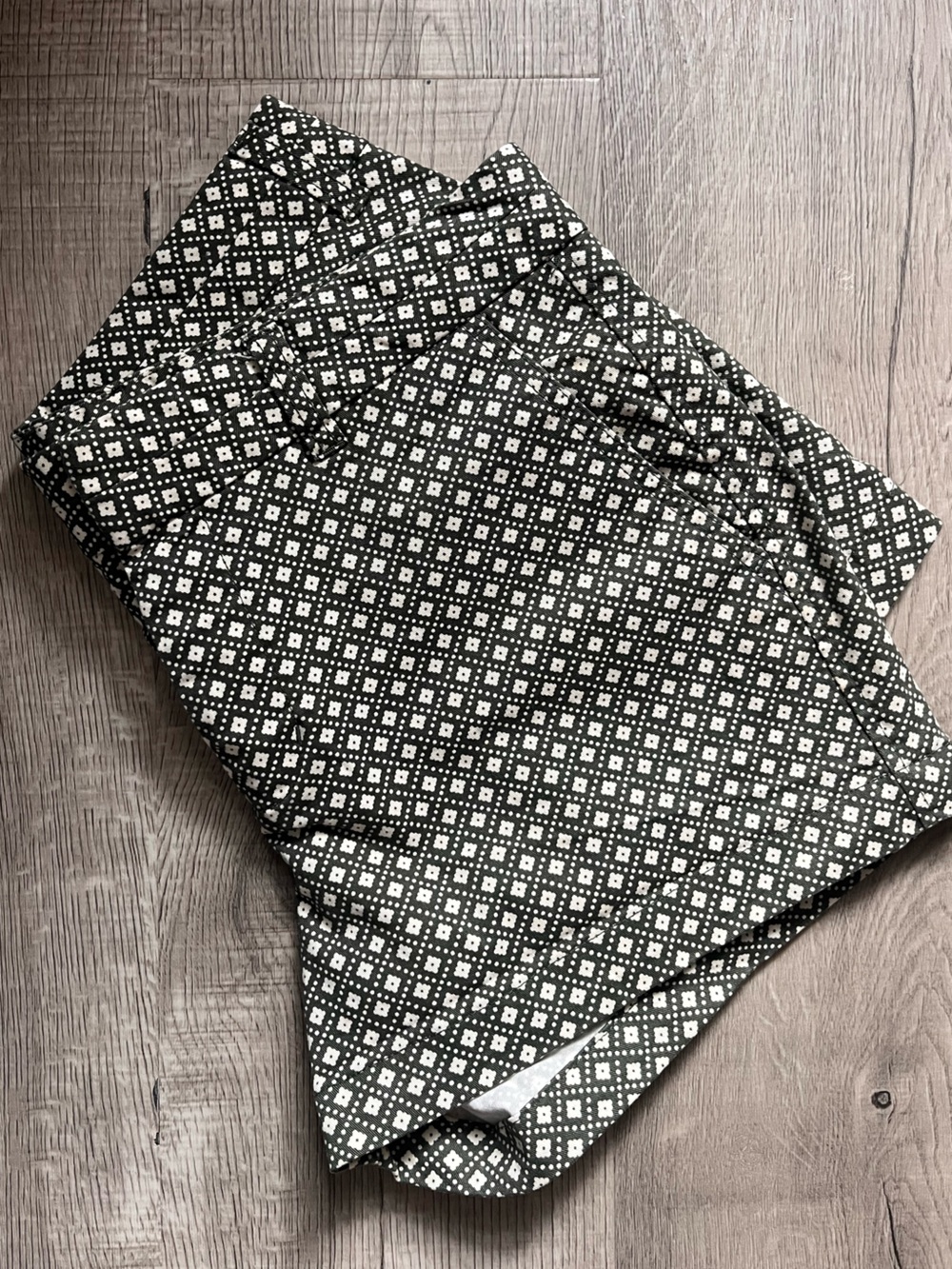 GAP Black and White Patterned Women’s Shorts